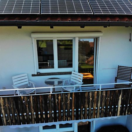Sonnige 3 Zimmer Wohnung Mit Schoenem Balkon Im Gruenen Reutlingen Exterior photo