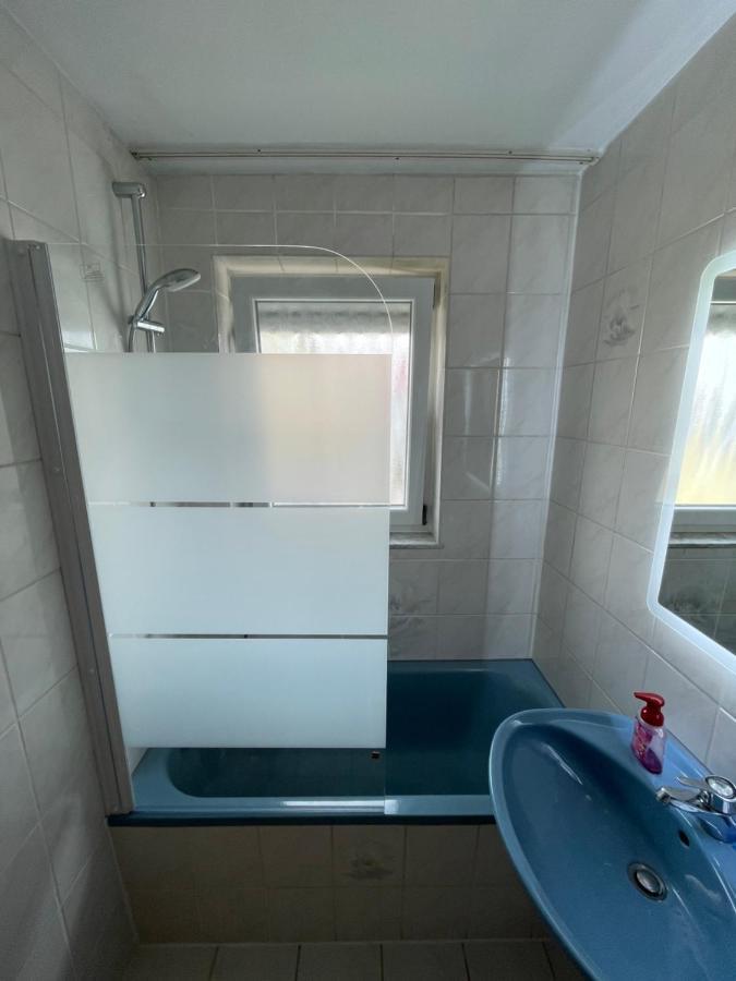Sonnige 3 Zimmer Wohnung Mit Schoenem Balkon Im Gruenen Reutlingen Exterior photo