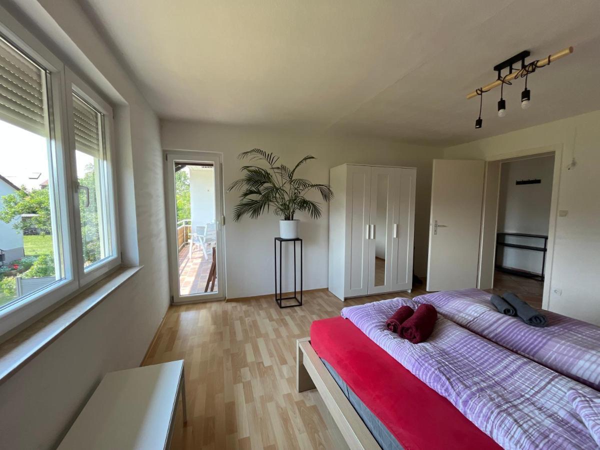 Sonnige 3 Zimmer Wohnung Mit Schoenem Balkon Im Gruenen Reutlingen Exterior photo